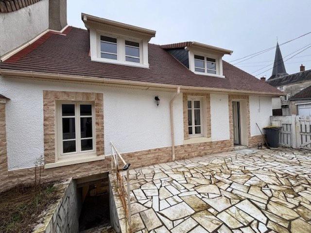 Chabris: Jolie petite maison entièrement restaurée