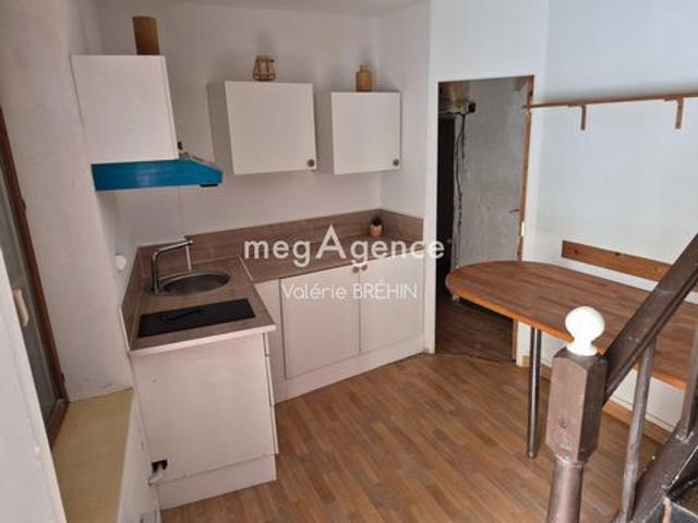 Sur la très belle commune de CHAILLAND à 10 MN d'Ernée. Centre Bourg maison de 60 M² sans terrain