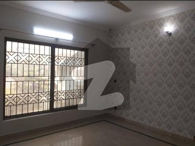 Chaklala Scheme 3 Main Market Upper Portion 2beds DD T. V Lounge Kitchen Available Neat Portion For Rent