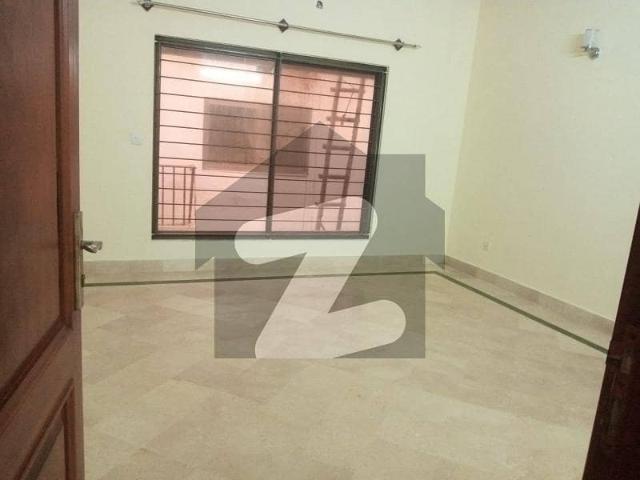 Chaklala Scheme 3 Upper Portion 3 beds D. T. V Lounge Kitchen Near Main Market