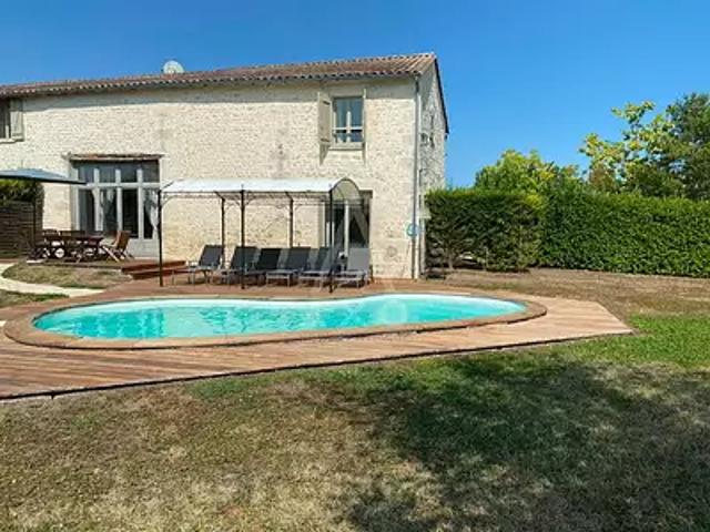 Chalais 16210 Achat / Vente maison 5 pièces t5 au dernier étage piscine