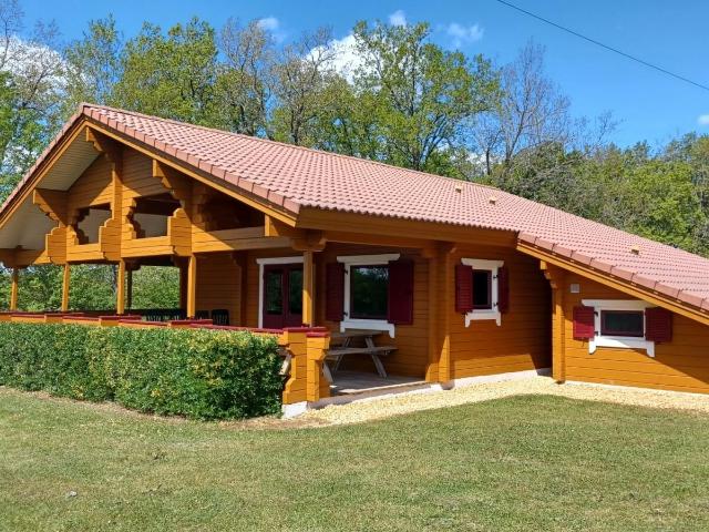 Chalet 3 chambres de 80m² habitables 82m² Mauroux
