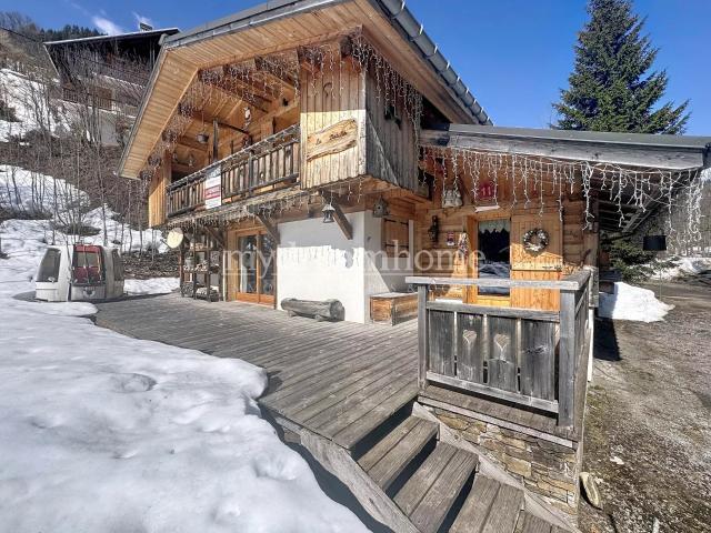 Chalet 3 chambres et Mazot, à deux pas des pistes – Domaine Les