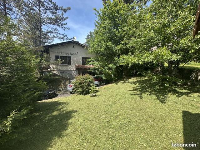 Propriété 6 pièces 147 m²