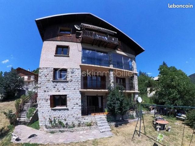 Chalet 22 pièces 326 m²