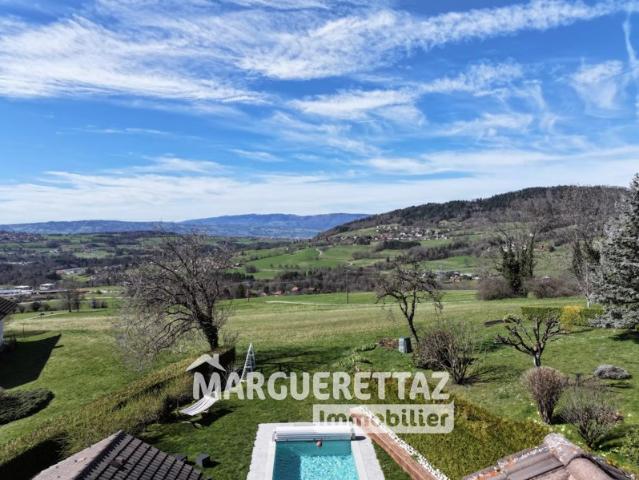 CHALET 240 M² AVEC PISCINE + 2 STUDIOS