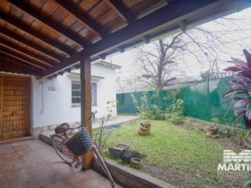 Chalet 4 ambientes, suite, patio, jardin y cochera San Isidro 4 c/estacion