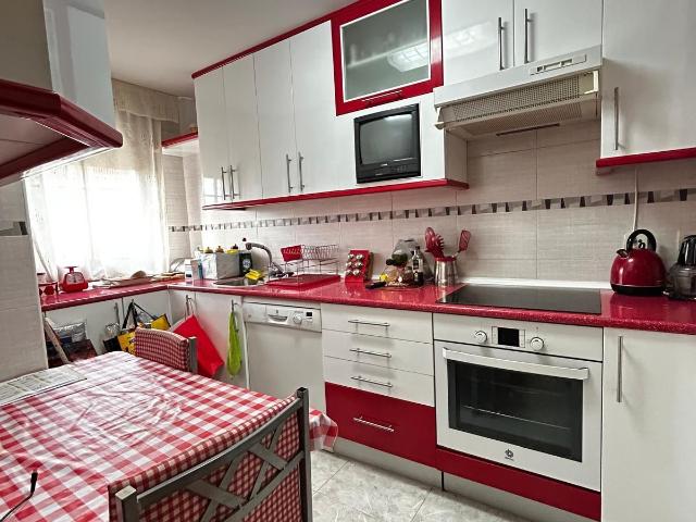 CHALET 4 HABITACIONES CON BODEGA EN VENTA DE BAÑOS