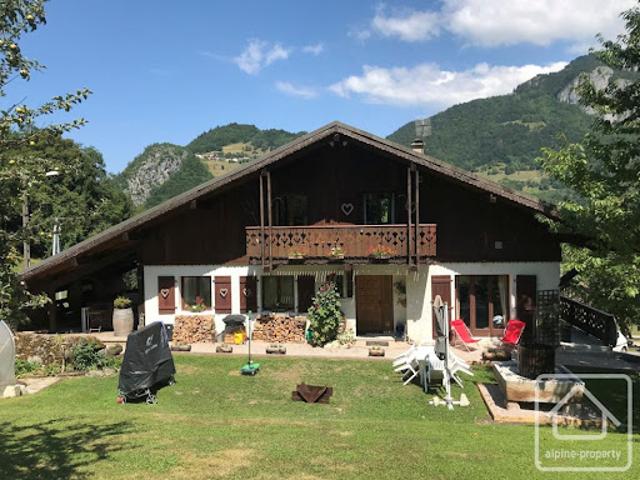 Chalet avec terrasse