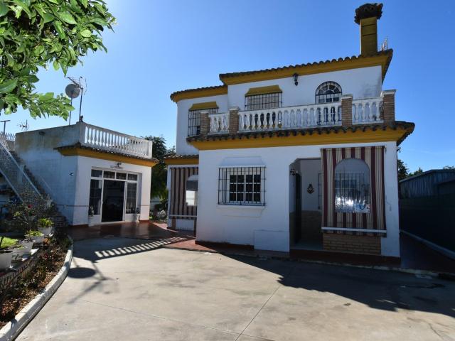CHALET 5 DORMITORIOS 2 BAÑOS + APTO EXTERIOR EN PARCELA DE 1077 M2 RANA VERDE