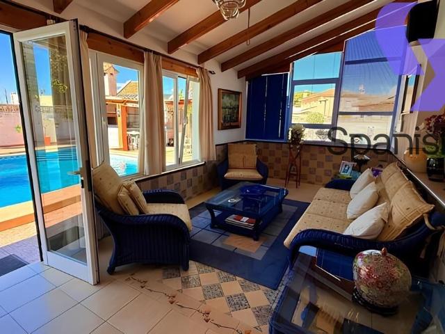 Chalet 6 dormitorios 450 m2 en Benidorm
