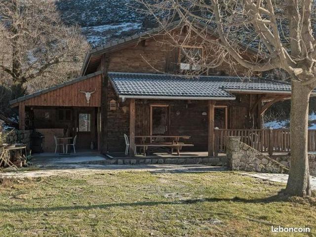 Chalet 6 pièces 160 m²