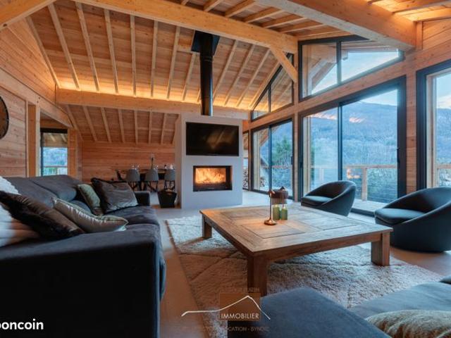 Chalet 6 pièces 255 m²