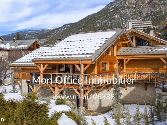 Chalet 6 pièces 255 m²