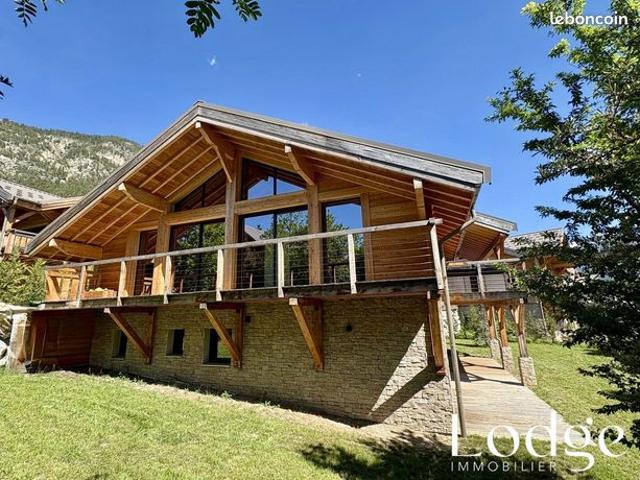 Chalet 6 pièces 256 m²