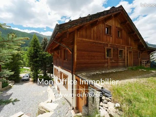 Chalet 6 pièces 357 m²