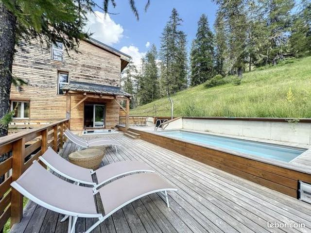 Chalet 6 pièces 385 m²