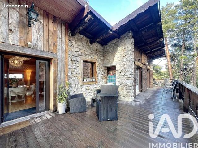 Chalet 8 pièces 200 m²