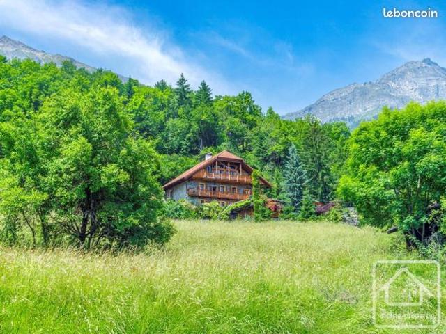 Chalet 8 pièces 238 m²