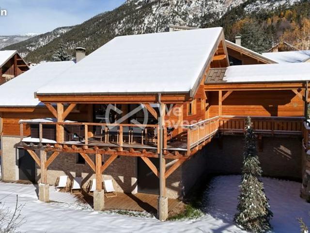 Chalet 8 pièces 255 m²