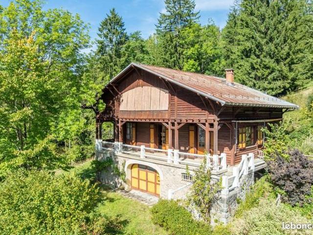 Chalet 8 pièces 251 m²