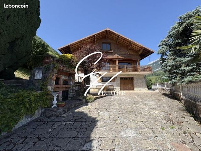 Chalet 9 pièces 134 m²