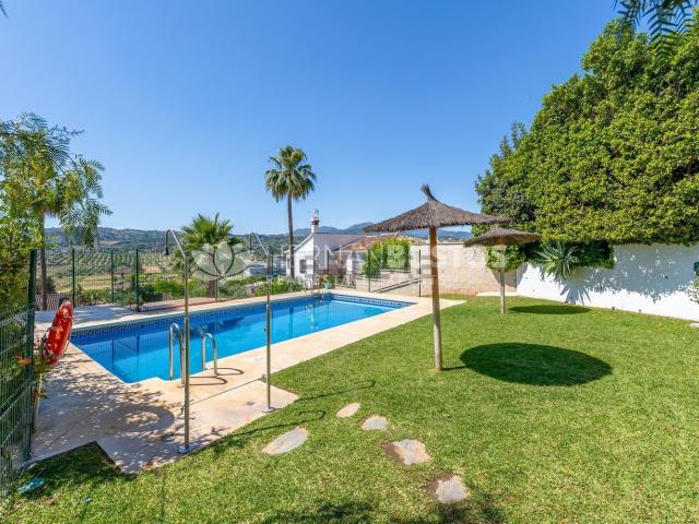 Chalet, Coin
