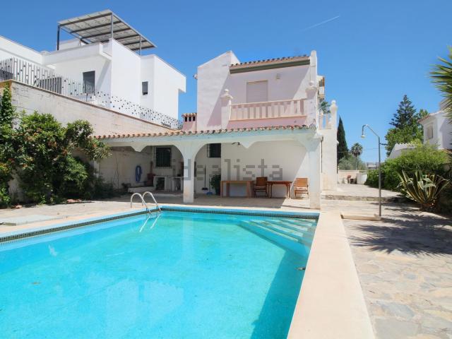 Chalet, Coin