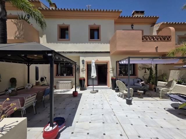 Chalet, Coin