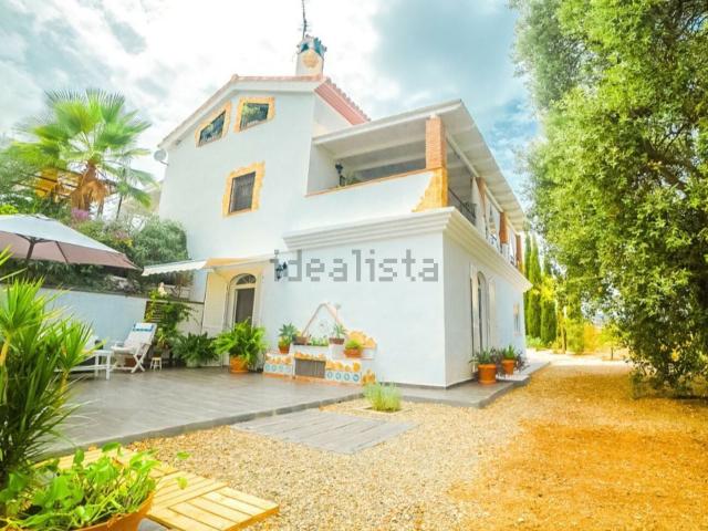 Chalet, Coin
