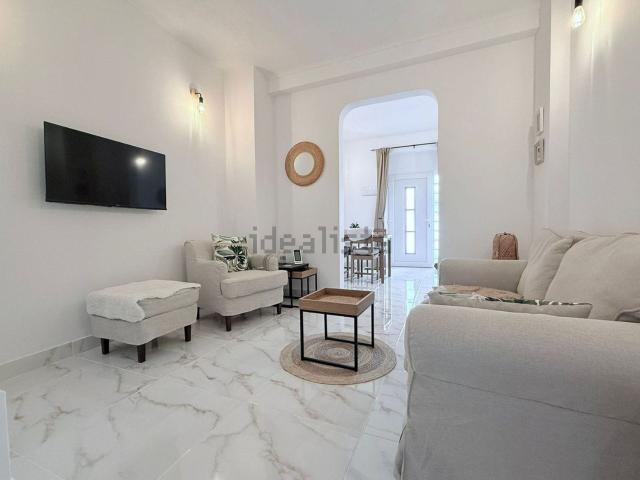Chalet, Coin