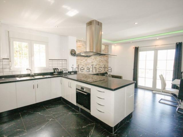 Chalet, Coin