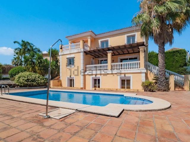Chalet, Coin