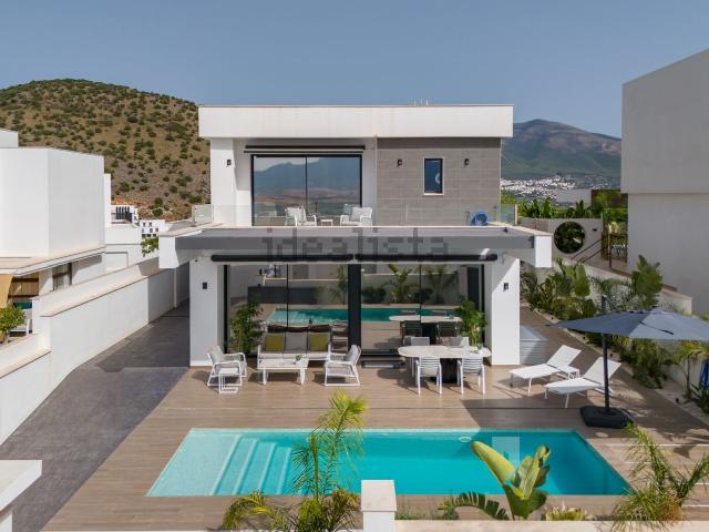 Chalet, Coin