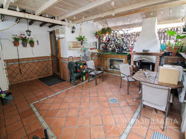 Chalet, Coin