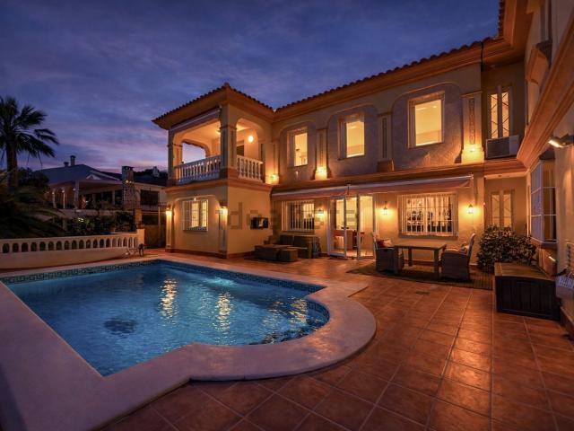 Chalet, Coin