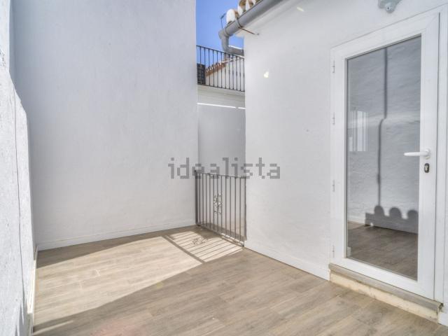 Chalet, Coin