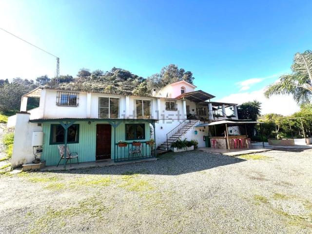 Chalet, Coin