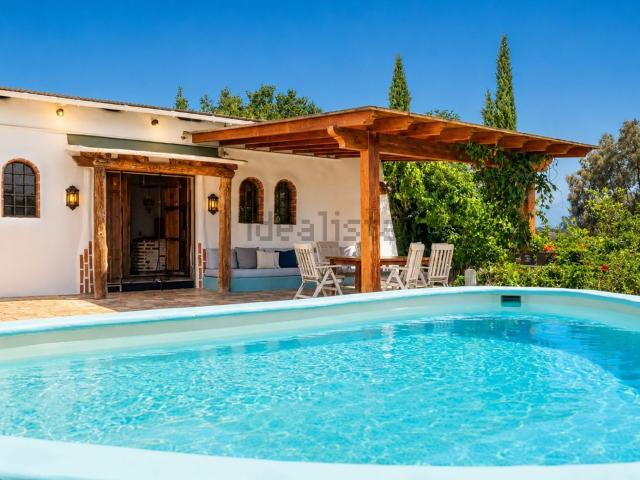 Chalet, Coin