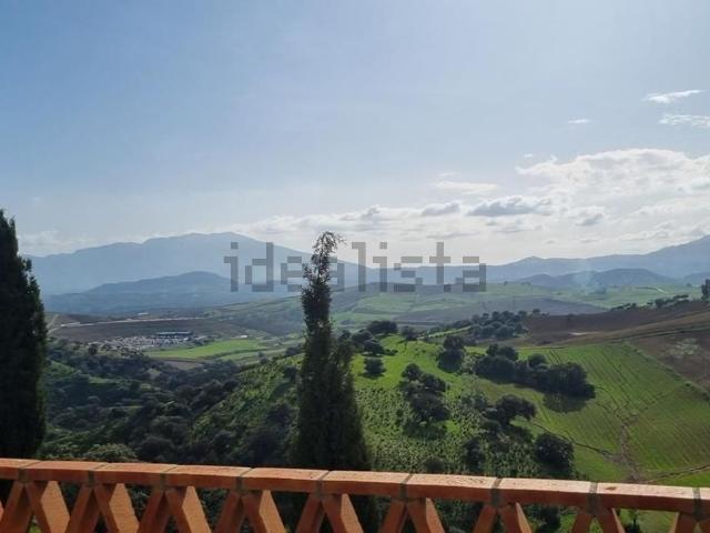 Chalet, Coin