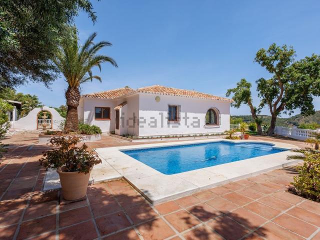 Chalet, Coin