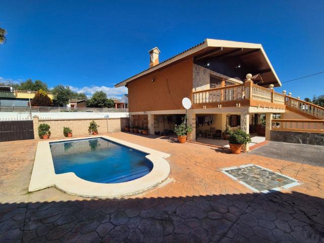 Chalet, Coin
