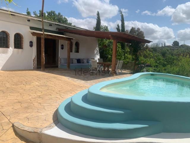 Chalet, Coin