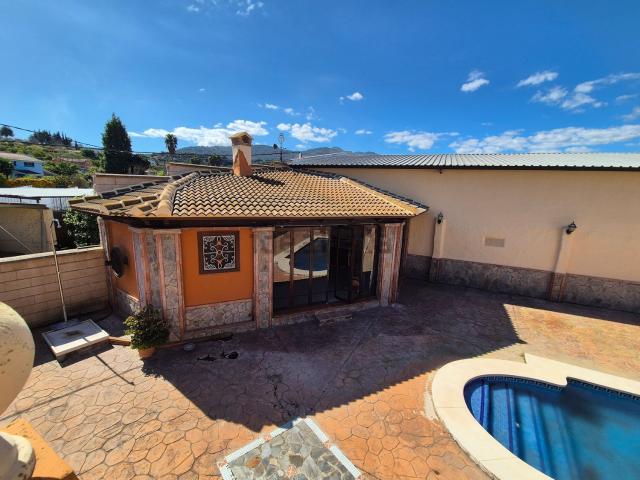 Chalet, Coin