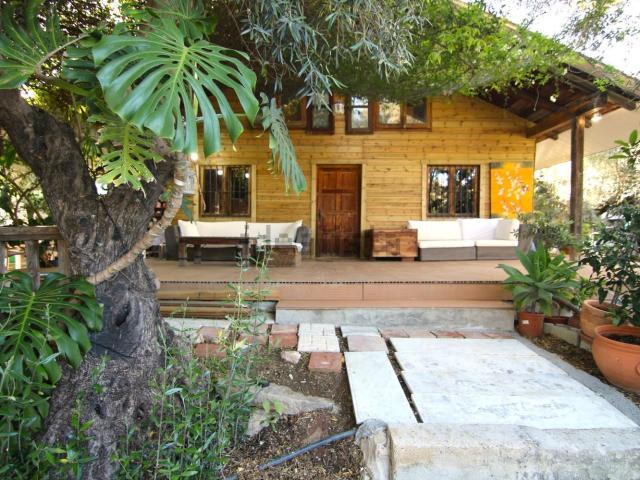 Chalet, Coin