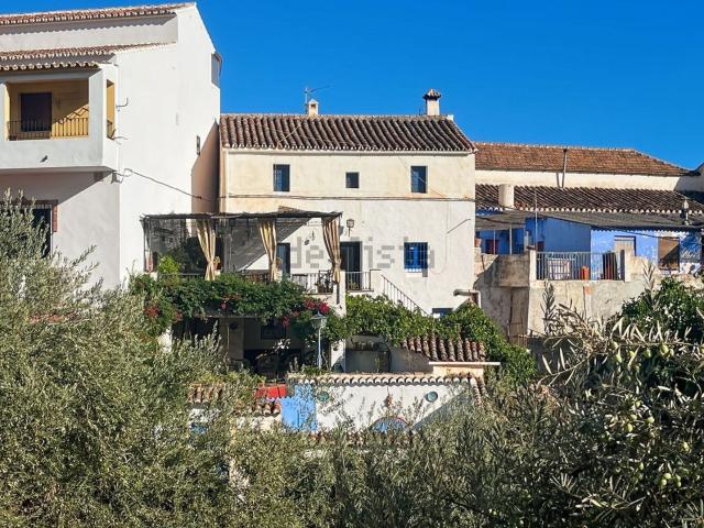 Chalet, Comares