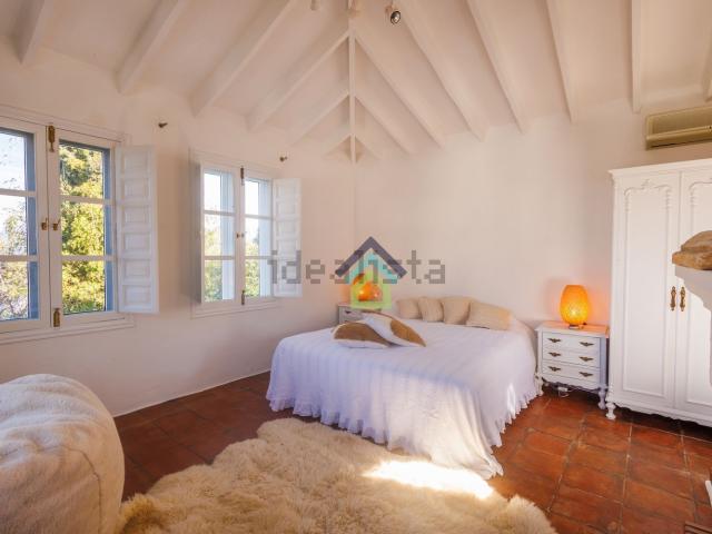 Chalet, Comares