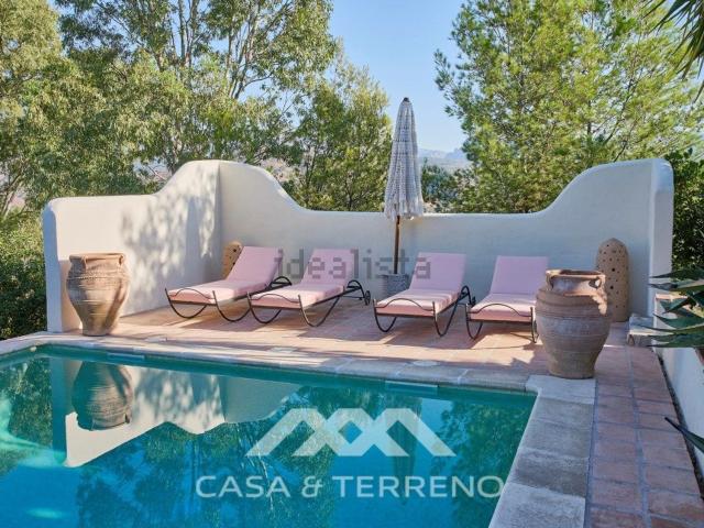 Chalet, Comares