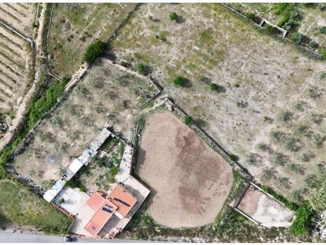 CHALET CON AMPLIA PARCELA EN VILLAR DEL ARZOBISPO