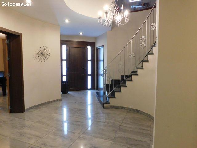 Chalet con diseño exclusivo de 533m2 en Alameda de la Sagra